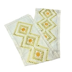 Vintage Handmade Floral Embroidered Table Runner Grandmacore Cottagecore